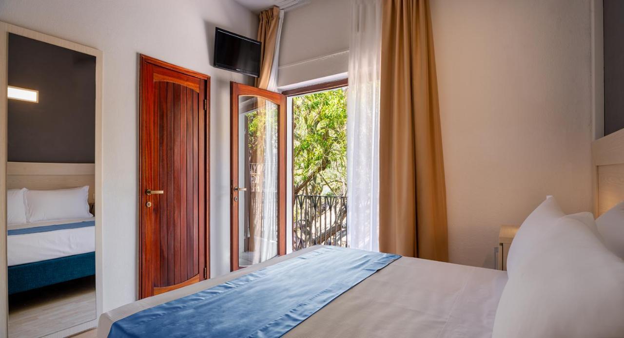 Hotel Baia Imperiale Spiaggia di Cavoli Экстерьер фото