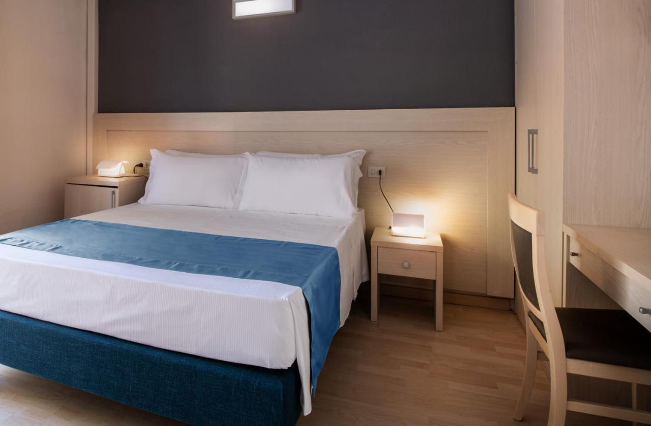 Hotel Baia Imperiale Spiaggia di Cavoli Экстерьер фото