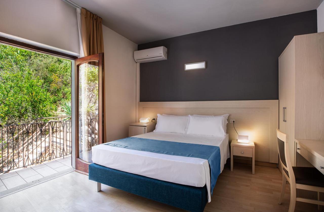 Hotel Baia Imperiale Spiaggia di Cavoli Экстерьер фото