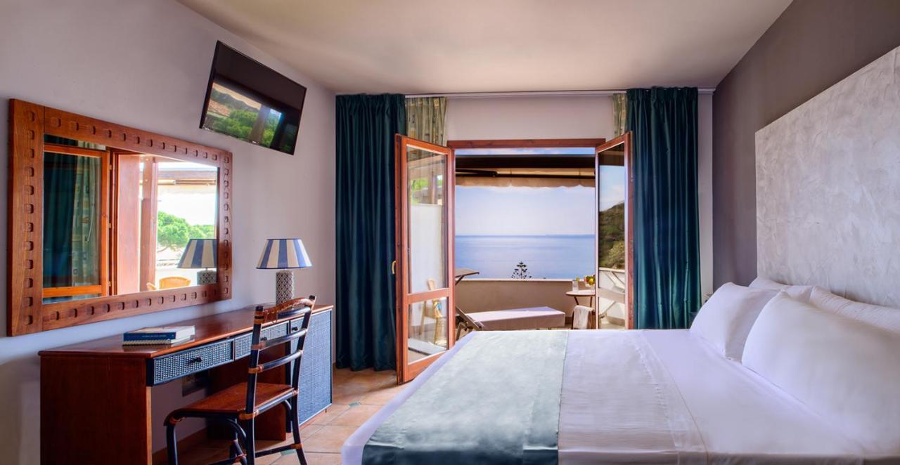 Hotel Baia Imperiale Spiaggia di Cavoli Экстерьер фото