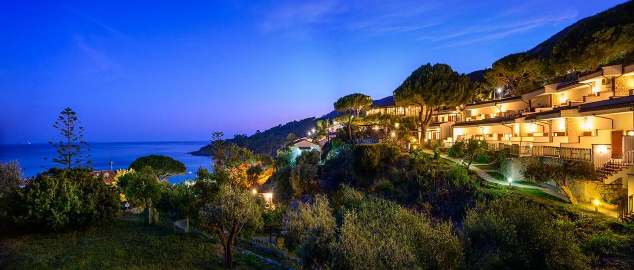 Hotel Baia Imperiale Spiaggia di Cavoli Экстерьер фото
