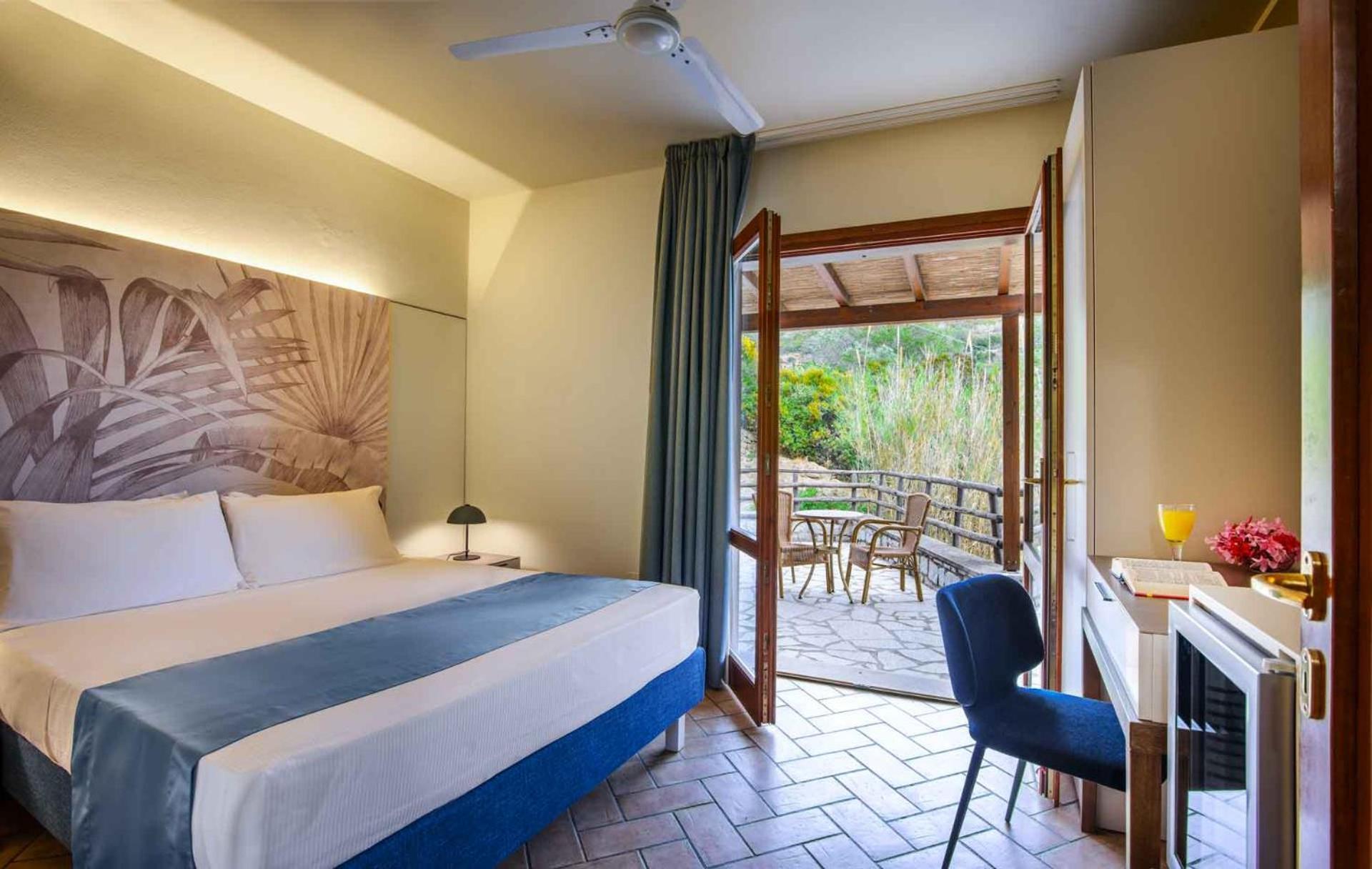 Hotel Baia Imperiale Spiaggia di Cavoli Экстерьер фото