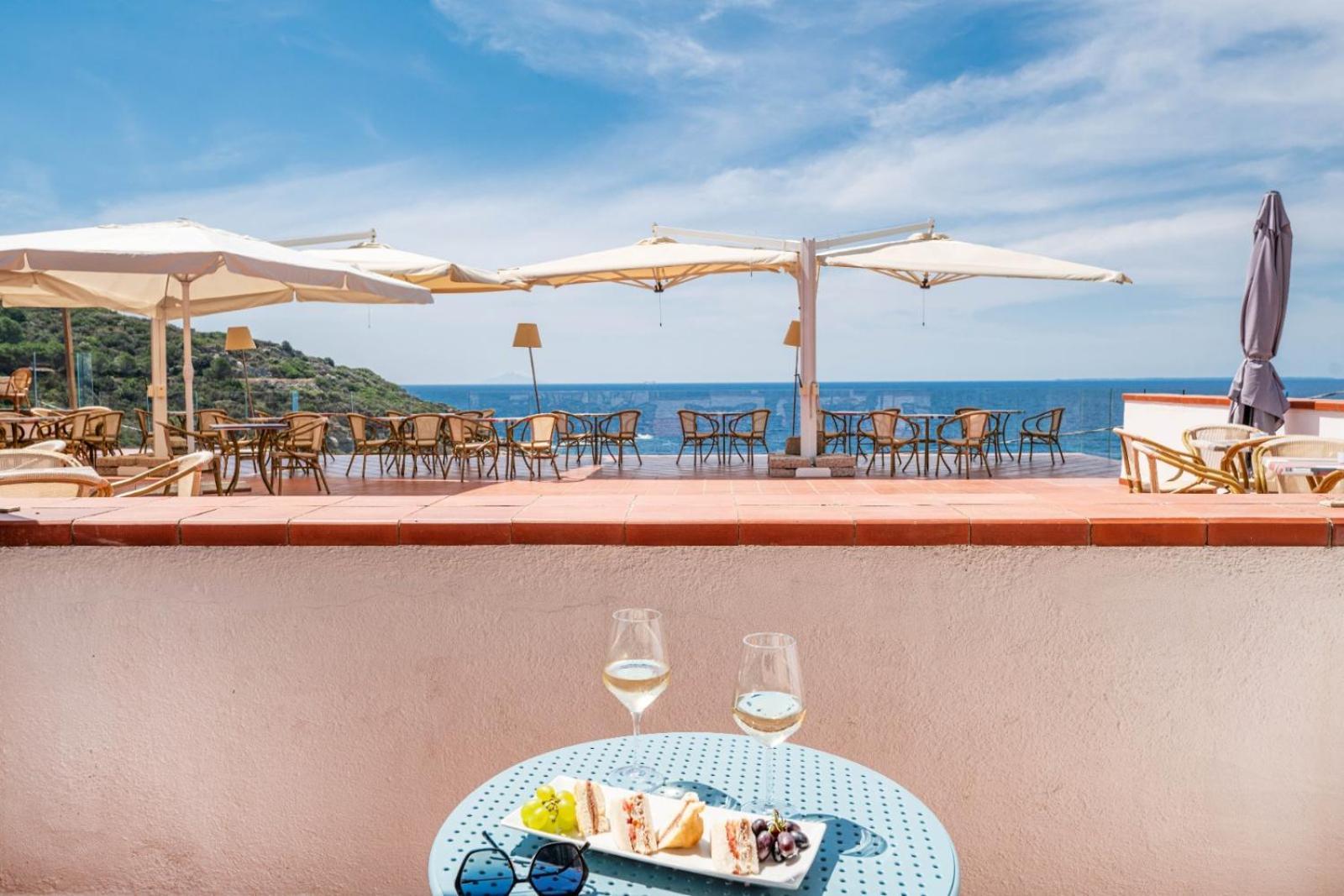 Hotel Baia Imperiale Spiaggia di Cavoli Экстерьер фото
