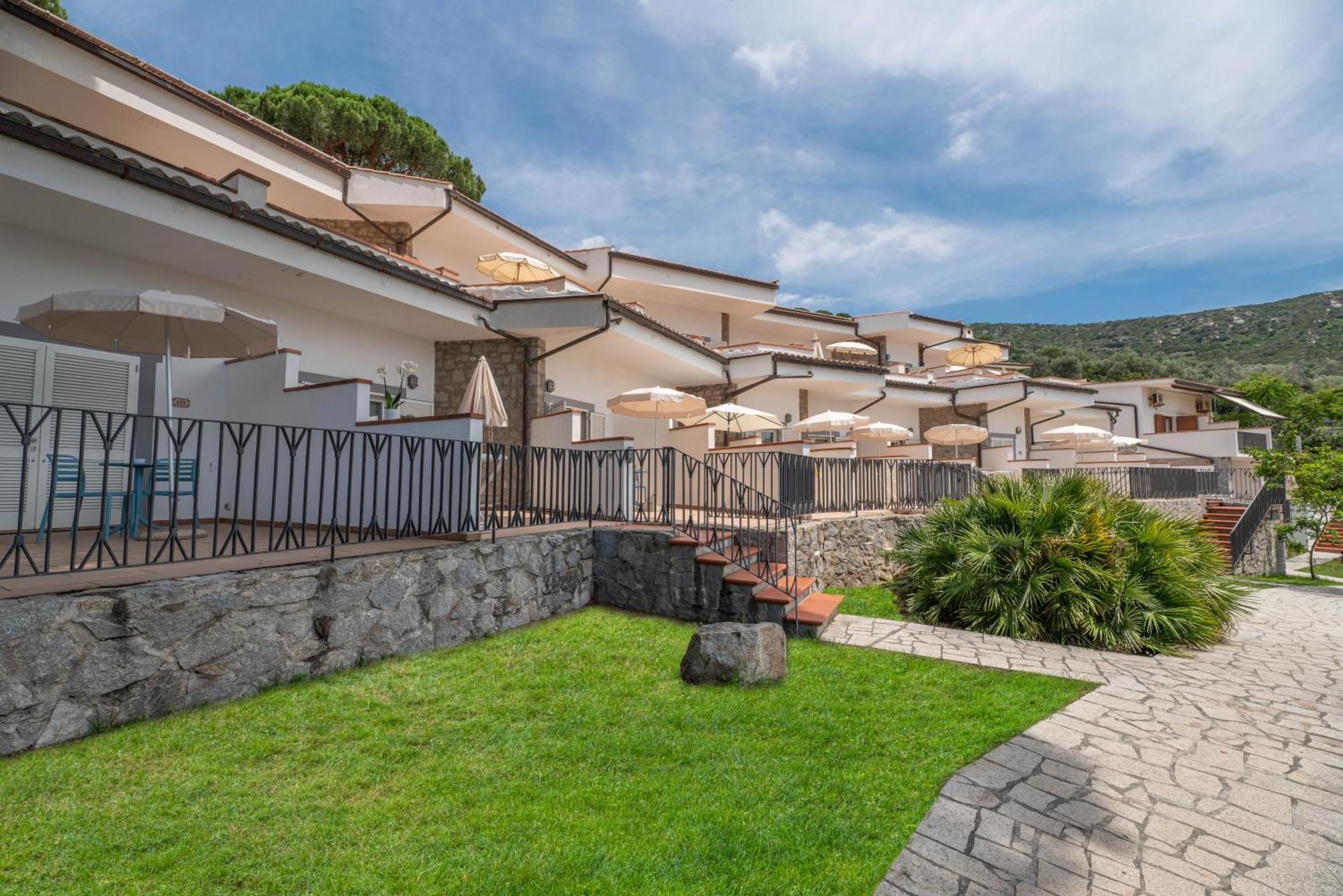Hotel Baia Imperiale Spiaggia di Cavoli Экстерьер фото